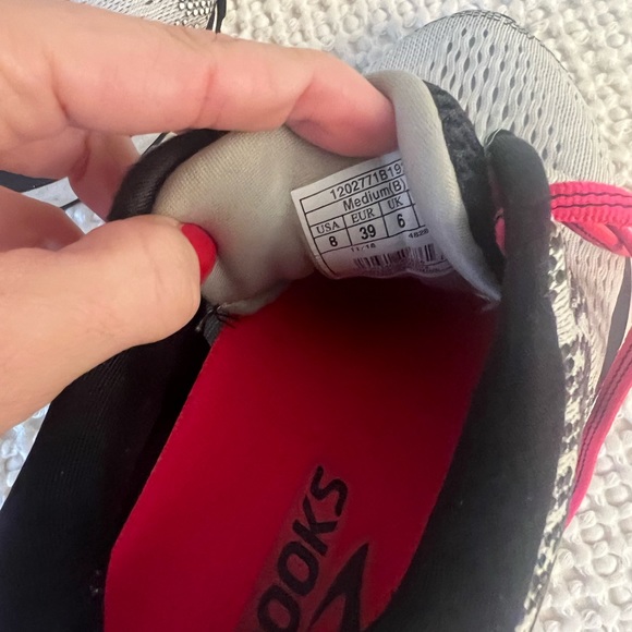Brooks running shoes size 8 - worn 8 times - Picture 2 of 6